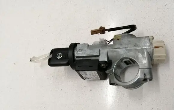 Nissan X-Trail T30 Ignition lock 28590C9902