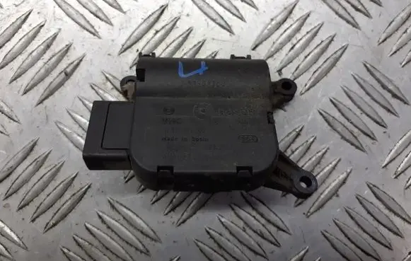 Audi A4 S4 B6 8E 8H A/C air flow flap actuator/motor 8E1820511D
