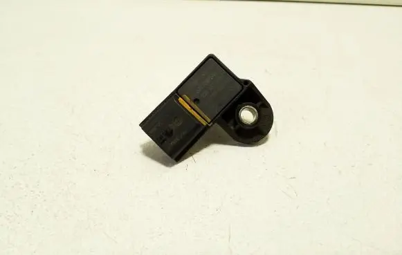 Nissan X-Trail T32 Air pressure sensor 0281006108 H8201038353