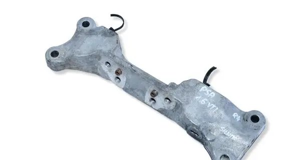 Peugeot 208 I Engine mounting bracket 9654165780