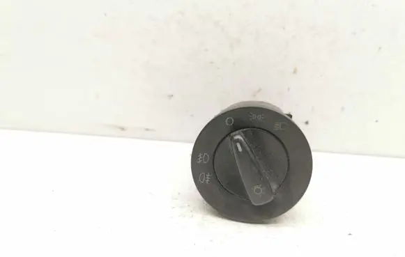 Volkswagen Golf IV Light switch 1C0941531A