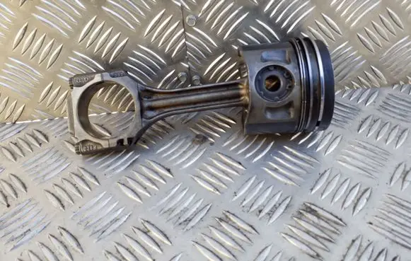 Volkswagen Transporter - Caravelle T4 Piston with connecting rod 028H 81L34
