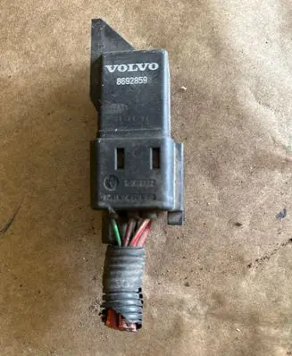 Volvo XC70 Glow plug pre-heat relay 8692859 050404