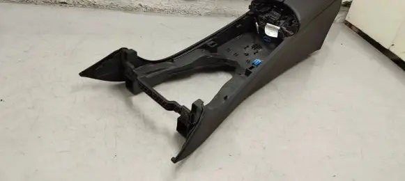 Mercedes-Benz C W205 Center console