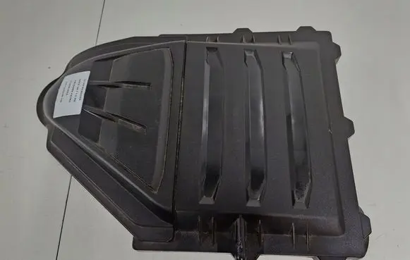 Volkswagen Golf VII Air filter box cover 04C129601M