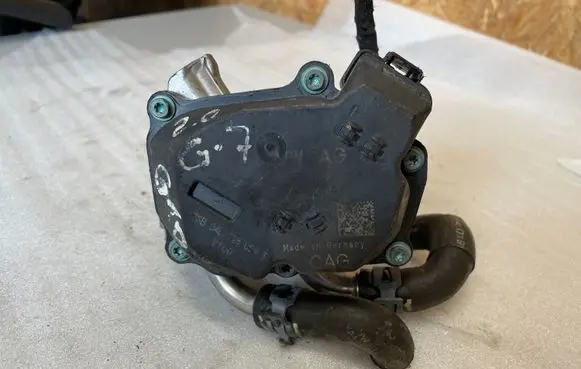 Volkswagen Golf VII Throttle valve 04L128063T