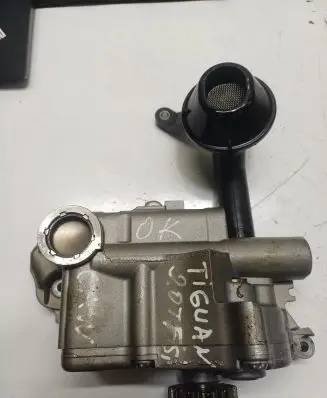 Volkswagen Tiguan Oil pump 06J115106AB 06J115251M
