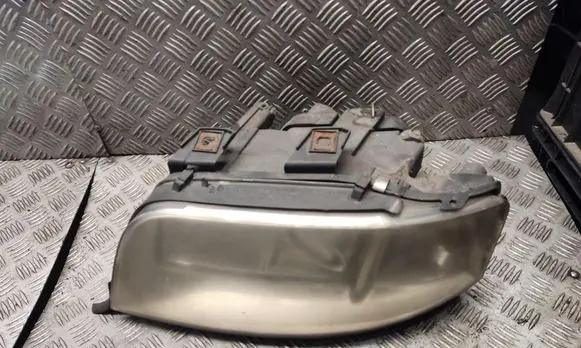 Audi A6 S6 C5 4B Headlight/headlamp 15381301
