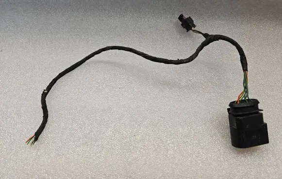 Volkswagen PASSAT B6 Fuel injector wires 8D0973834