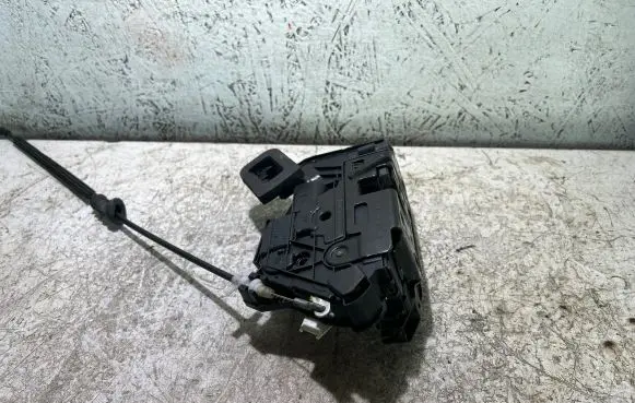 Skoda Yeti (5L) Front door lock 5E1837016