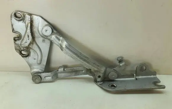 Volkswagen Golf Plus Engine bonnet/hood hinges 5M0823302