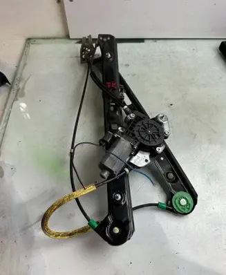 BMW 3 E46 Front door window regulator motor 8362064 8909618 8209816