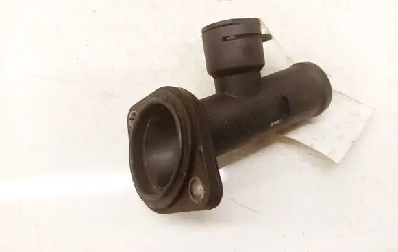 Volkswagen PASSAT B6 Engine coolant pipe/hose 03G121121D
