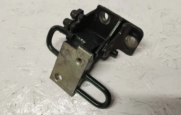 Skoda Octavia Mk1 (1U) Rear door lower hinge 4B0833411D