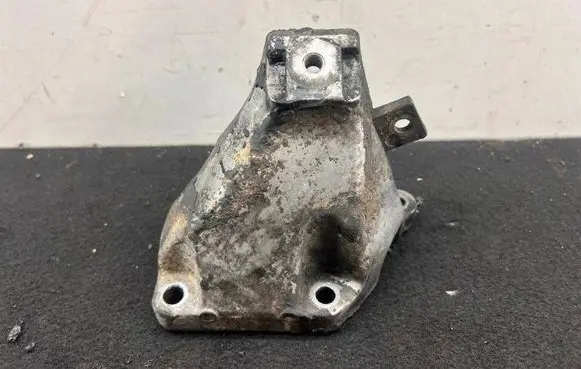 Audi A4 S4 B7 8E 8H Engine mounting bracket 8E0199308AK