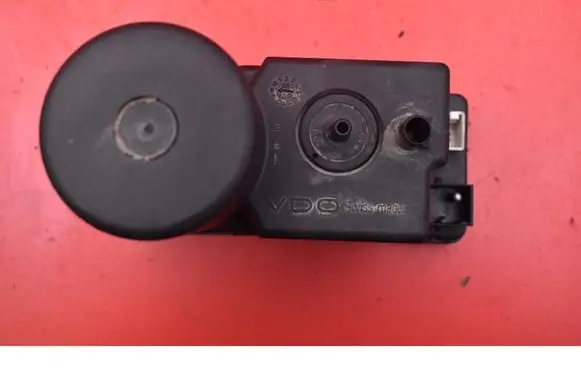 Audi A4 S4 B5 8D Central locking vacuum pump 4A0862257A