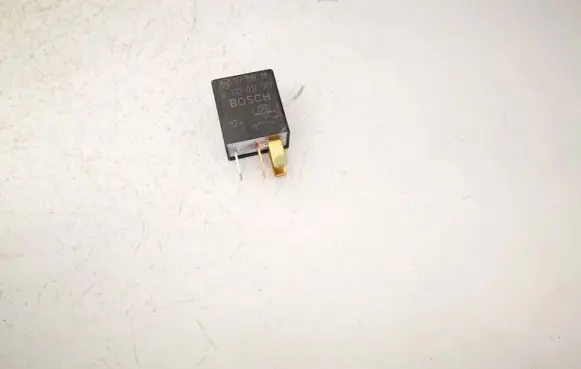 Toyota Avensis T220 Other relay 0332017307 90080-87013