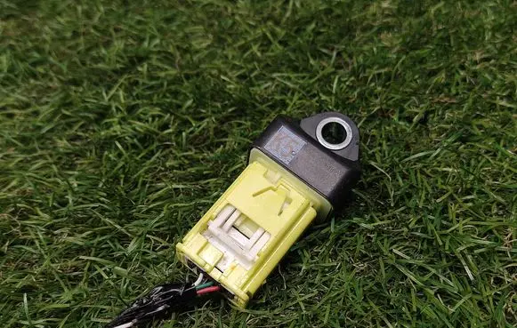 Toyota Camry VIII XV70 Airbag deployment crash/impact sensor 8983133080
