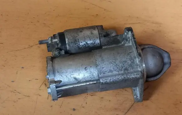 Opel Astra J Starter motor 