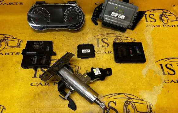 Dacia Sandero III Engine ECU kit and lock set 285912220R 284B64435R 237106047S