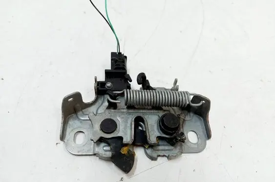 Engine bonnet/hood lock/catch