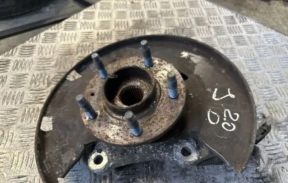 Opel Astra J Front wheel hub