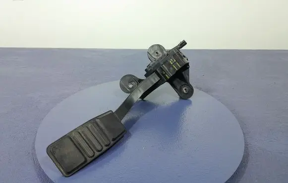 Ford Mustang VI Accelerator throttle pedal CR339F836BB