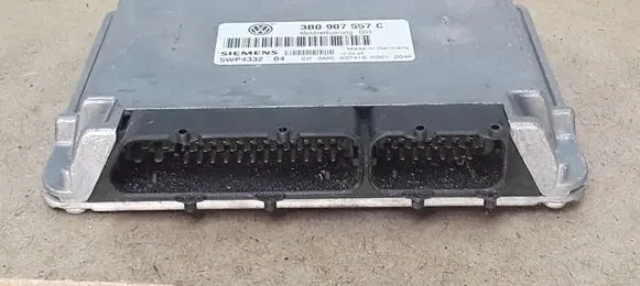 Volkswagen PASSAT B5 Engine control unit/module 3B0907557C