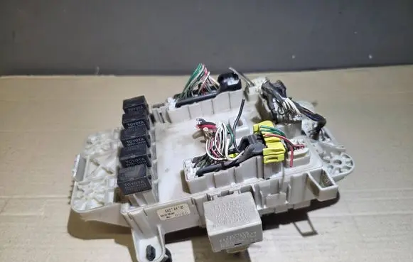 Toyota RAV 4 (XA20) Fuse box set