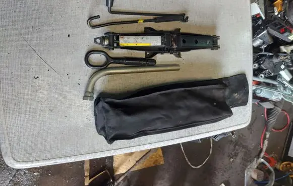 Seat Leon (5F) Tool set 5Q0011031B