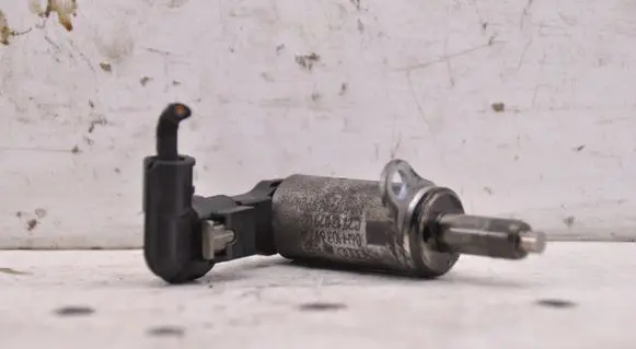 Audi Q5 SQ5 8R Camshaft vanos timing valve 06H103697A