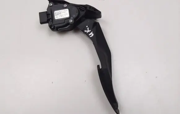 Opel Astra K Accelerator throttle pedal 13373777
