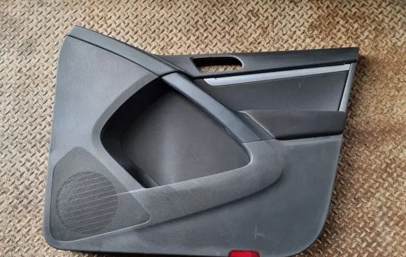 Volkswagen Tiguan Front door card panel trim 5N0867012B