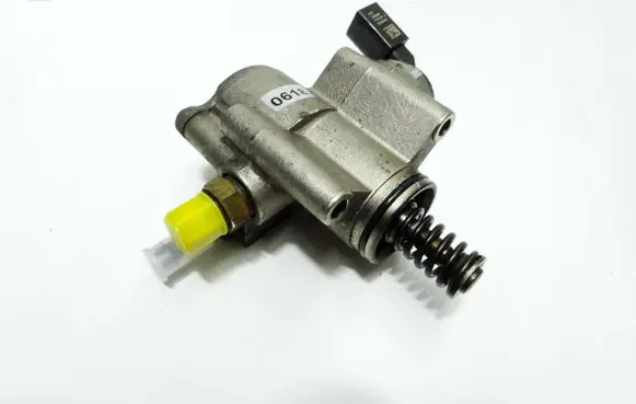 Volkswagen Golf Plus Fuel injection high pressure pump 03C127025R HFS85301
