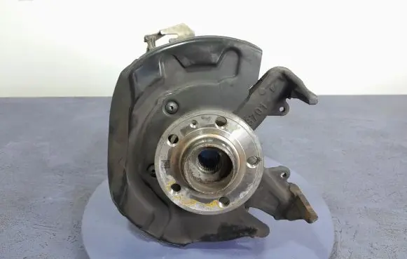 Skoda Fabia Mk1 (6Y) Front wheel hub spindle knuckle