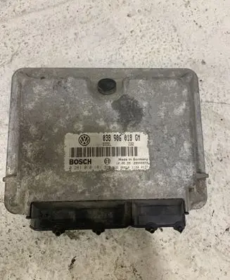Skoda Octavia Mk1 (1U) Engine control unit/module 038906018GM 0281010181