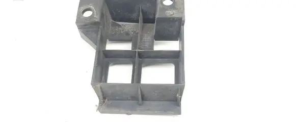 Front bumper mounting bracket