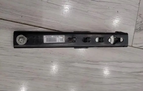 Peugeot 5008 Seat belt adjustment rail 9681508980