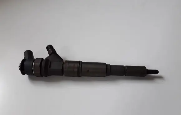 BMW X3 E83 Fuel injector 7793836