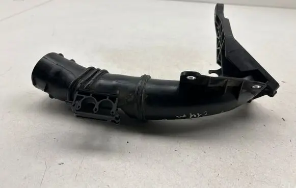 Volvo V40 Intercooler hose/pipe AV6Q9351BC