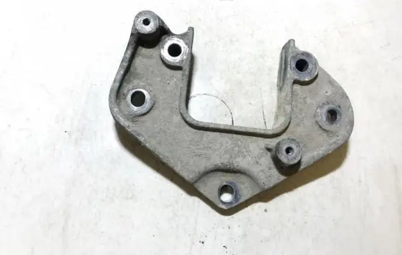 Volkswagen Polo III 6N 6N2 6NF Engine mounting bracket 6n0199565c