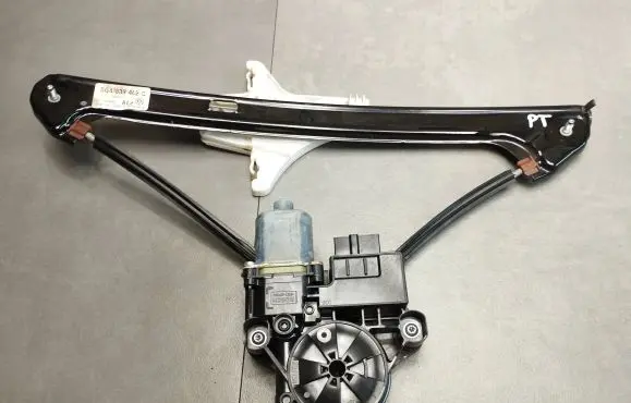 Volkswagen Golf VII Rear door window regulator with motor 5G4839462C