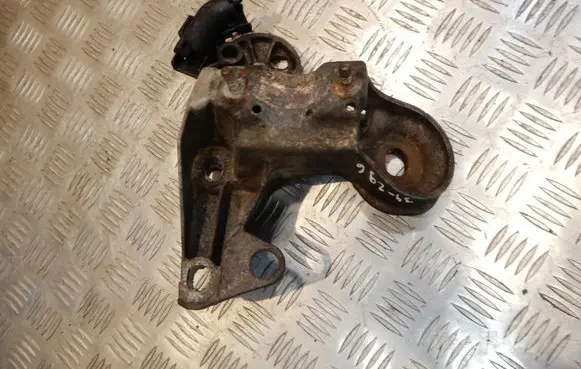 Audi A4 S4 B7 8E 8H Engine mounting bracket 8E0199352 34396