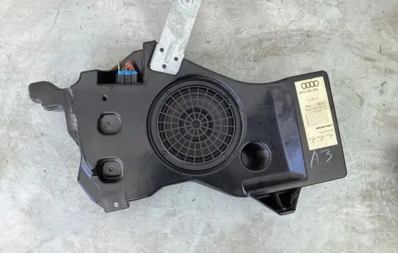 Audi A3 S3 8P Subwoofer speaker 8P4035382 7606500218