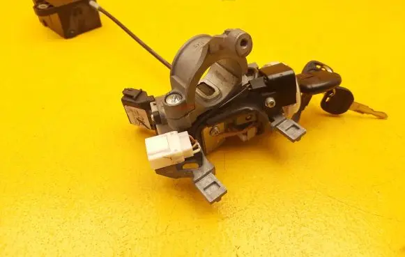 Mitsubishi L200 Ignition lock 4408A281 3813330000