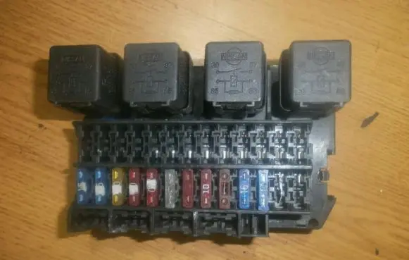 Nissan Micra Fuse box set 243110e000 72404047