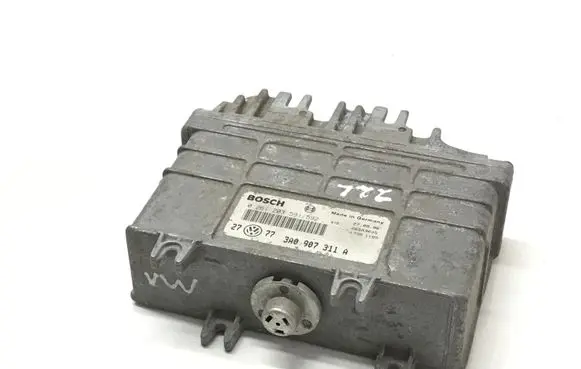 Volkswagen Golf III Engine control unit/module 3A0907311A 0261203591