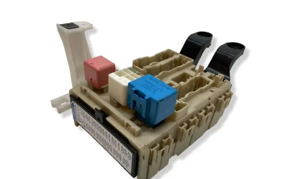 Toyota Corolla E140 E150 Fuse module 8273002V50 211011K18