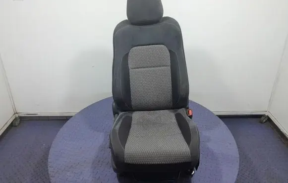 Toyota Auris E180 Front passenger seat