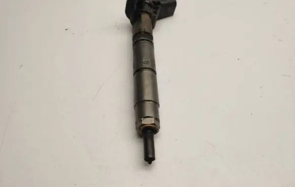 Mercedes-Benz C W204 Fuel injector A6420701387